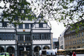 Das Ostbelgienmobil vor der Rathaus von Paderborn (c) DGCFRW