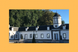 Ein Blick auf die Nebengebäude des Château de Seneffe Ein Blick auf die Nebengebäude des Château de Seneffe